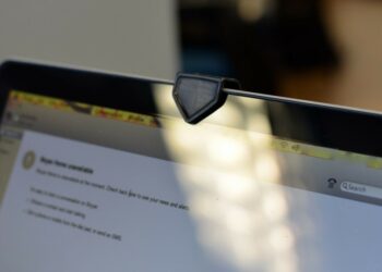 Cómo saber si me están espiando a través de la cámara de la computadora, celular o tablet