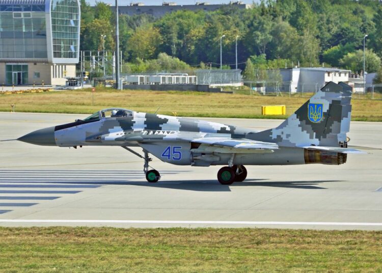 Ucrania recibe aviones de combate para enfrentar a Rusia