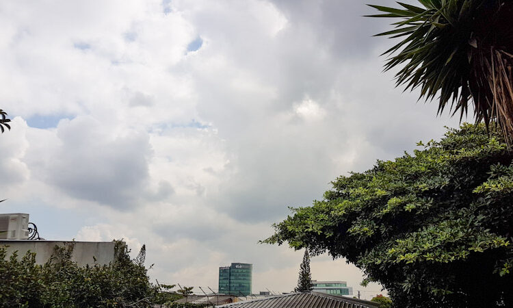 Cielo nublado y posibilidades de lluvia continuarán para este lunes