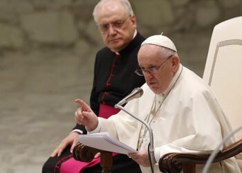 El papa Francisco reveló que evalúa visitar Kiev