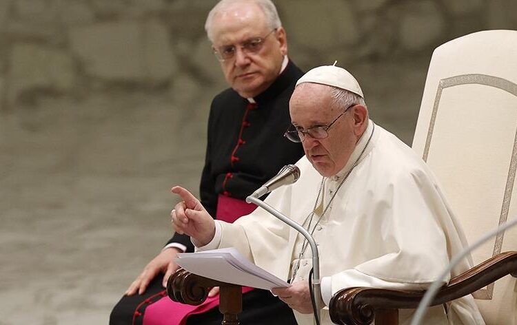 El papa Francisco reveló que evalúa visitar Kiev