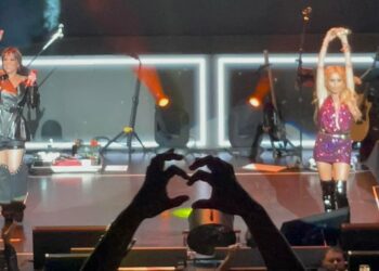 Paulina Rubio y Alejandra Guzmán iniciaron el “Perrísimas Tour” con gran controversia