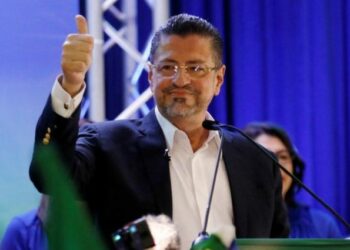 Quién es Rodrigo Chaves, el controvertido economista que sedujo a Costa Rica con un cambio