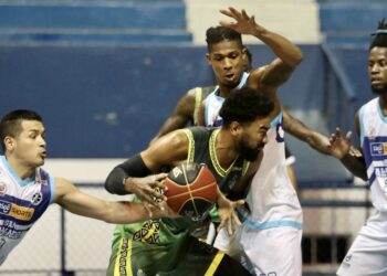 Baloncesto: San Salvador impone respeto y se mantiene como líder