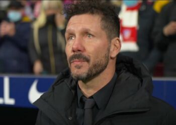 Las lágrimas de Diego Simeone en el homenaje del Atlético de Madrid por la muerte de su padre