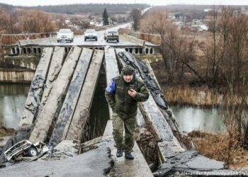 Kiev denunció que Rusia bombardea puentes y vías férreas para frenar la entrega de armas a Ucrania