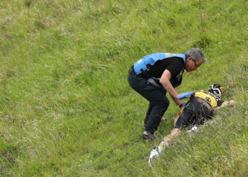 El ciclista Milan Vader sufrió un grave accidente: tiene múltiples fracturas y está en coma inducido