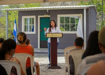 Ministerio de Vivienda beneficia con entrega de casas a familias de San Pablo Tacachico