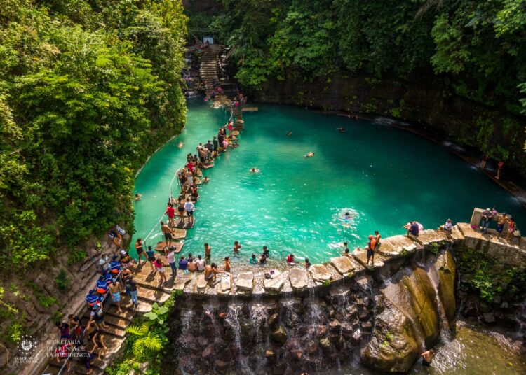 El Salvador superó las metas de turismo interno en Semana Santa