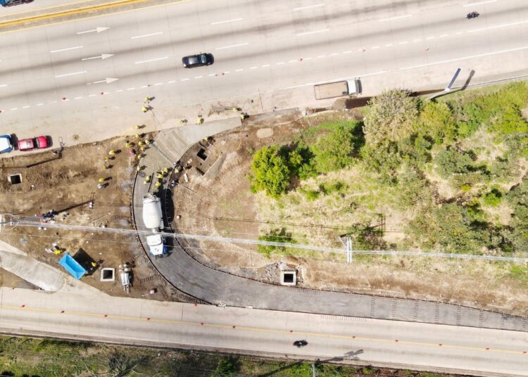 Ministro de Obras Publicas anuncia que está por finalizar construcción de retorno desde calle a El Boquerón hacia el bulevar Monseñor Romero