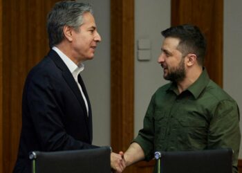 Biden reabrirá la embajada de EE.UU. en Kiev y se comprometió a enviar más ayuda militar