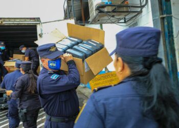 Ministro de Seguridad informa sobre entrega de 500 pistolas SIG Sauer a personal de la PNC