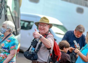 Cientos de turistas llegan a El Salvador en el barco más grande en toda la administración del puerto de Acajutla