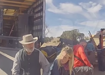 (IMAGENES FUERTES) El video más dramático del set de “Rust” tras el disparo fatal de Alec Baldwin a Halyna Hutchins