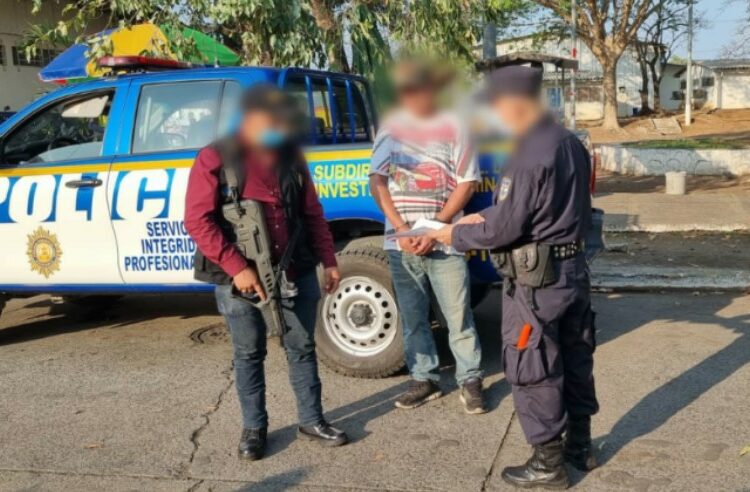 Pandillero salvadoreño que era buscado por Estados Unidos es capturado en un restaurante de Guatemala