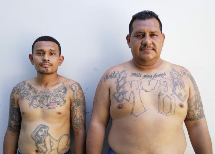 Capturan a dos pandilleros con antecedentes delincuenciales en La Paz