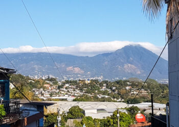 Cielo medio nublado, ambiente cálido y chubascos para este miércoles