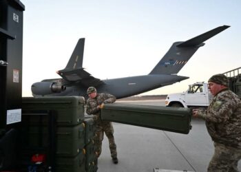 El Pentágono confirmó que al menos cuatro vuelos con material militar defensivo de EE.UU. llegó a Ucrania