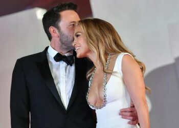 Jennifer López y Ben Affleck anunciaron que habrá boda