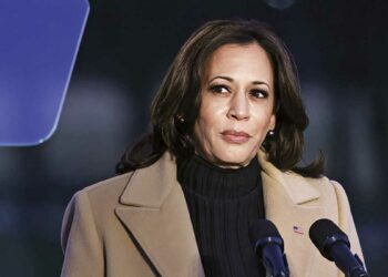 La vicepresidenta de Estados Unidos Kamala Harris dio positivo por COVID-19