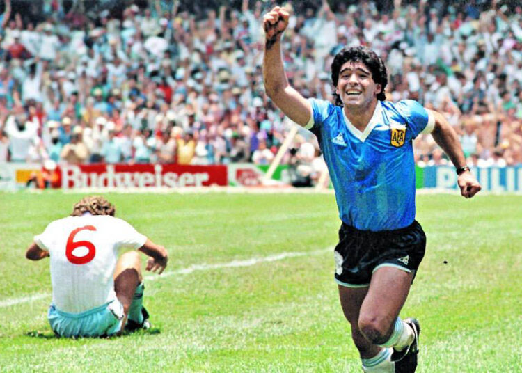 Subastarán la camiseta que usó Diego Maradona contra Inglaterra en el Mundial de 1986 y esperan conseguir una cifra millonaria