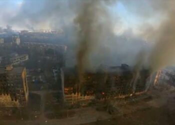 Rusia ataca Mariúpol con misiles de largo alcance, según Ucrania