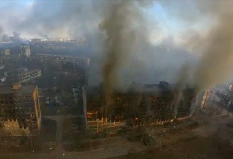 Rusia ataca Mariúpol con misiles de largo alcance, según Ucrania