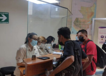 Guatemala retiene a 30 salvadoreños transitando de manera irregular en el país