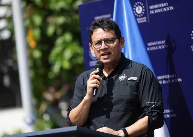 MINED anuncia intervención en techos de 766 centros escolares del país