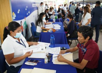 Personas con discapacidad acuden este viernes al MINTRAB en busca de una oportunidad laboral