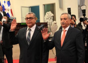 Néstor Castaneda seguirá como presidente del Tribunal de Ética Gubernamental