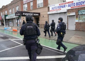 La policía de Nueva York busca al hombre que dejó 16 heridos en el metro