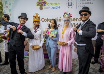 Primera Dama Gabriela de Bukele lanza colección literaria «Árbol de Vida», para la Primera Infancia