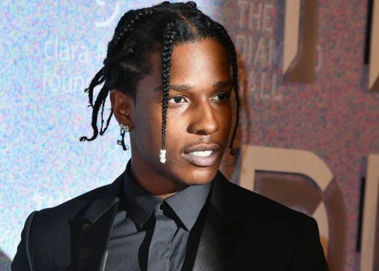 El rapero A$AP Rocky, padre del bebé que espera la cantante Rihanna, fue detenido en Los Ángeles