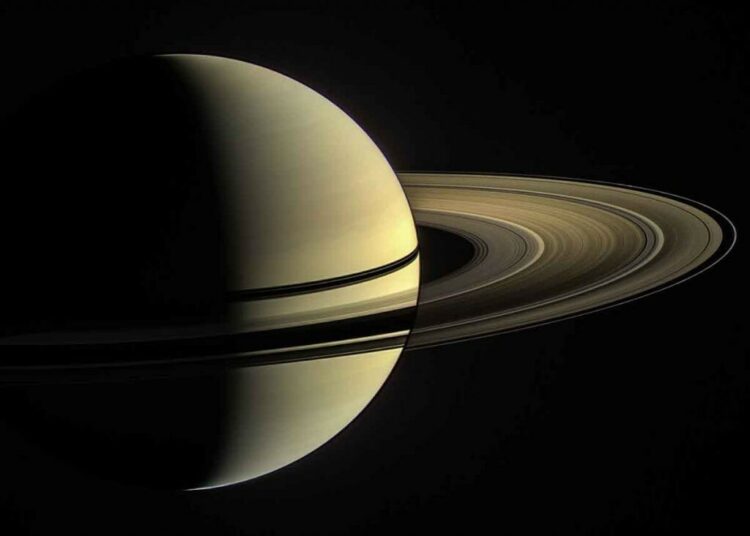 Se desvanecen los anillos del planeta Saturno