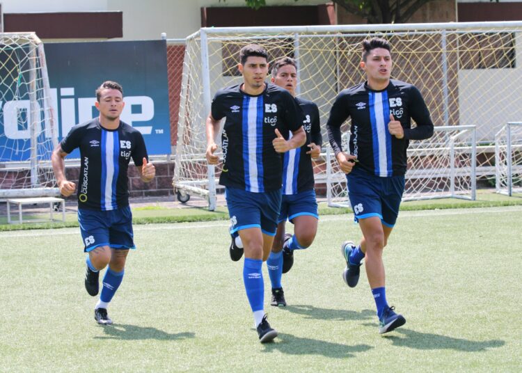 Hugo Pérez anunció convocatoria de El Salvador para enfrentar a Guatemala