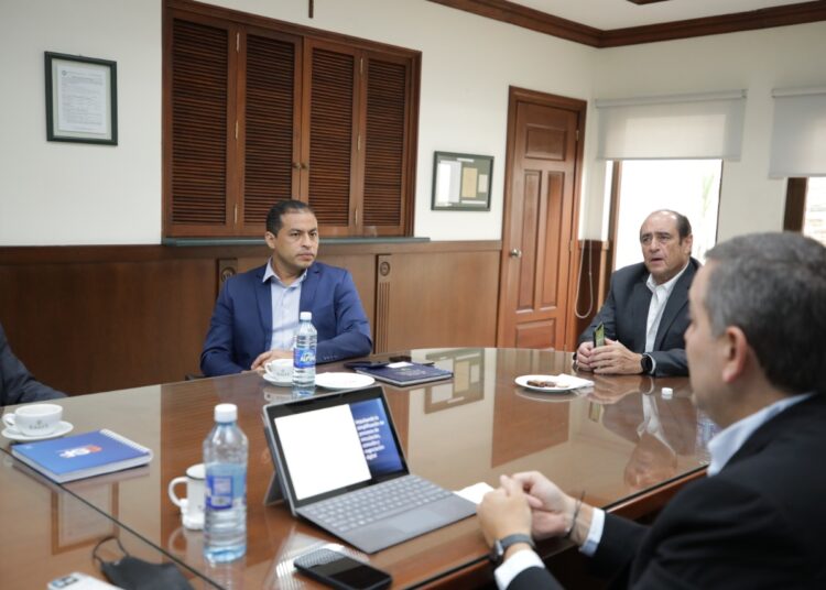 Superintendente del Sistema Financiero recibe a personeros de la Bolsa de Valores para conocer iniciativas de innovación