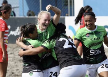 Monique tuvo un debut goleador con Barra de Santiago