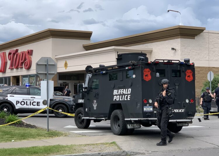 Diez muertos por «ataque racial» en supermercado de Buffalo, EE.UU.