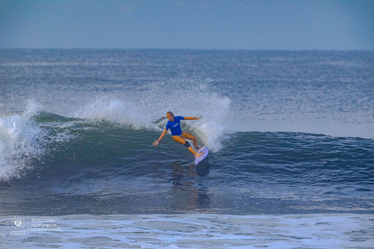 Inicia segundo día de competencias de Surf City El Salvador ISA World Junior Surfing