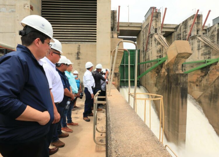 CEL renueva sistema de alertas para proteger a familias del Bajo Lempa