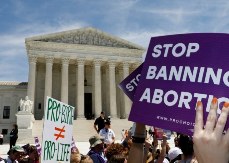La Corte Suprema de Estados Unidos analiza anular legalización del aborto en todo el país