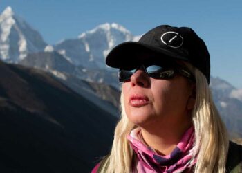 Alfa Karina Arrué inicia el ataque a la cumbre del Monte Everest