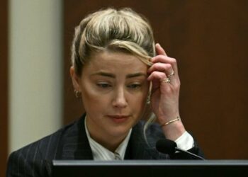 Amber Heard revela que no ha cumplido con las donaciones como parte del divorcio