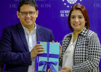 MINED entregó colección “Hablemos LESSA” al CONAIPD