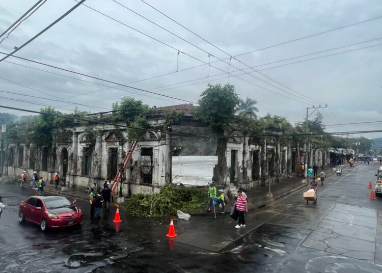 Anuncian cambios de recorrido del transporte colectivo por trabajos de reordenamiento en Santa Tecla