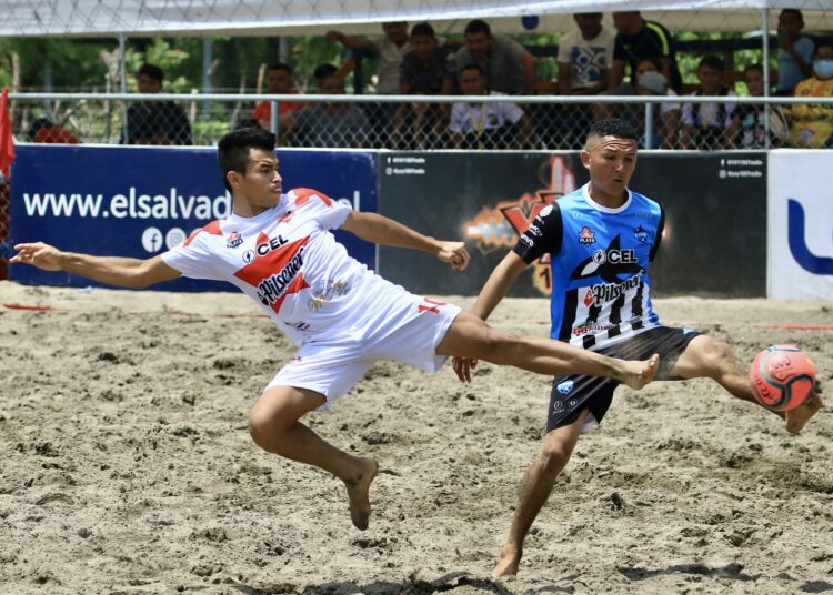 Las emociones de la Liga de Fútbol Playa llegan a La Pirraya