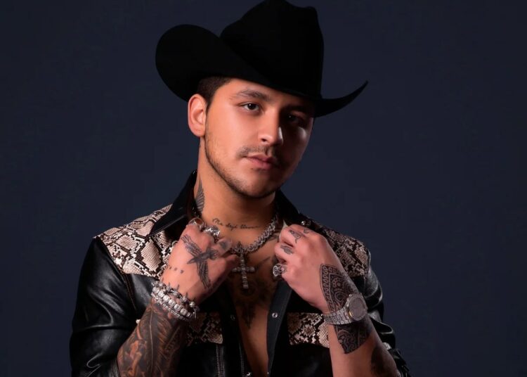Christian Nodal habría cometido un delito al filtrar mensajes con Belinda