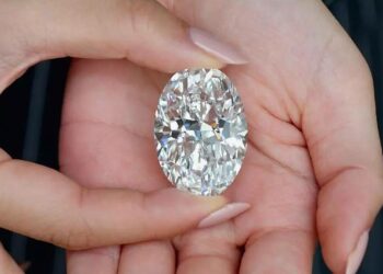 Pagan 21,7 millones de dólares por ‘La Roca’, el mayor diamante blanco jamás subastado