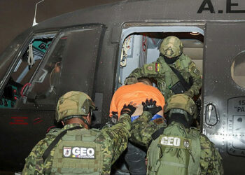 Policía de Ecuador recaptura a 200 fugados tras riña sangrienta en cárcel